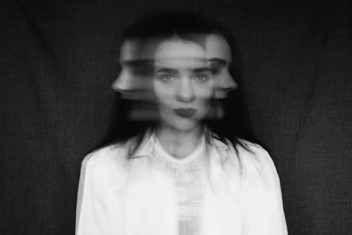 Женщина с шизофренией