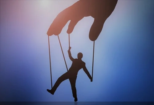 Манипуляции: как распознать и что делать | Частная психиатрическая ...