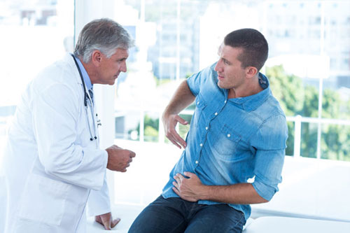 Мужчина с нозофилией рассказывает доктору о своих проблемах